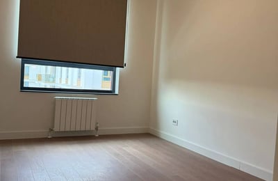 Alquiler de un amplio apartamento de 3 habitaciones, 86 m², Belgrado, Serbia